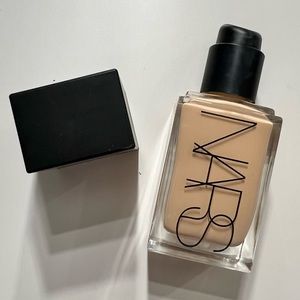 NARS light reflecting foundation